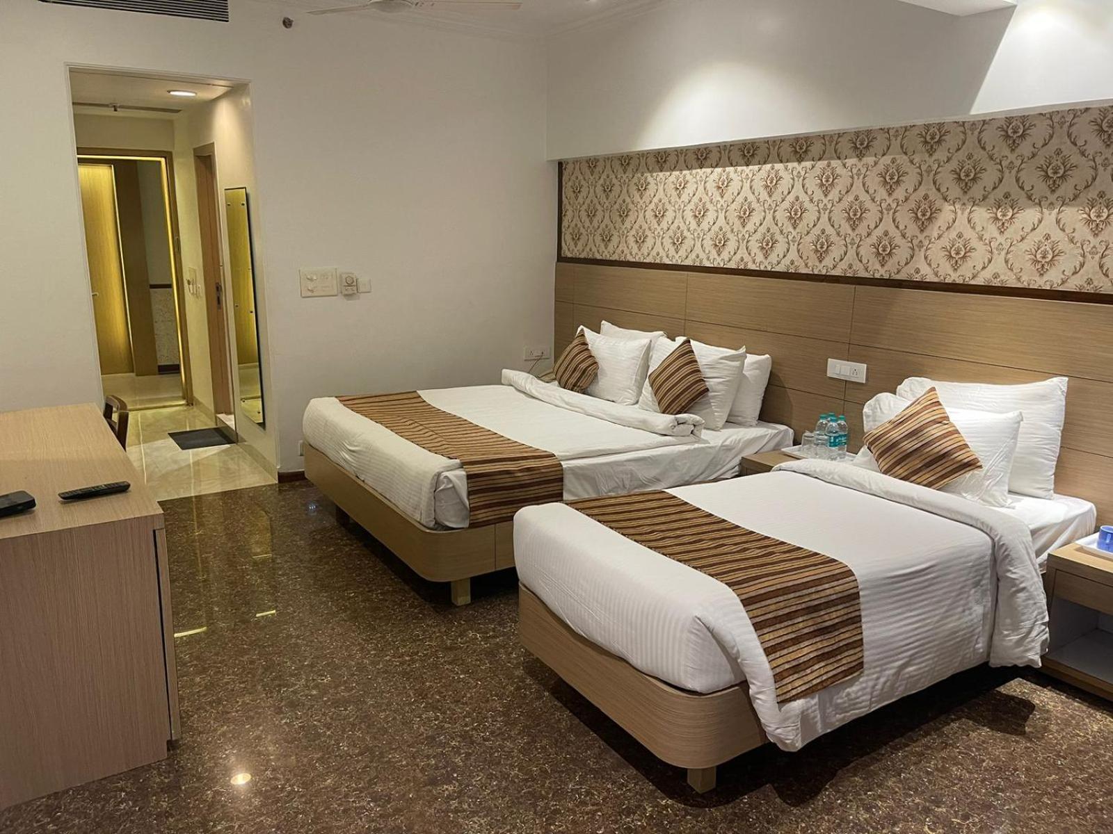 Hotel Amer Green'S Bhopal Bagian luar foto
